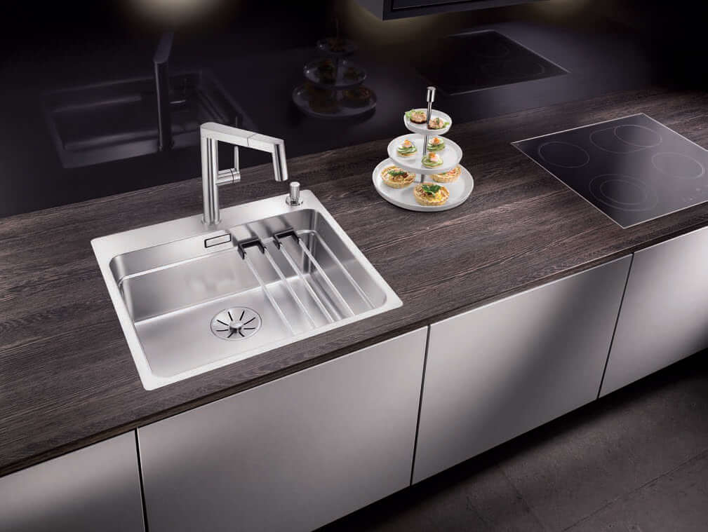 Edelstahl-Spüle in besonderem Design; Foto: BLANCO