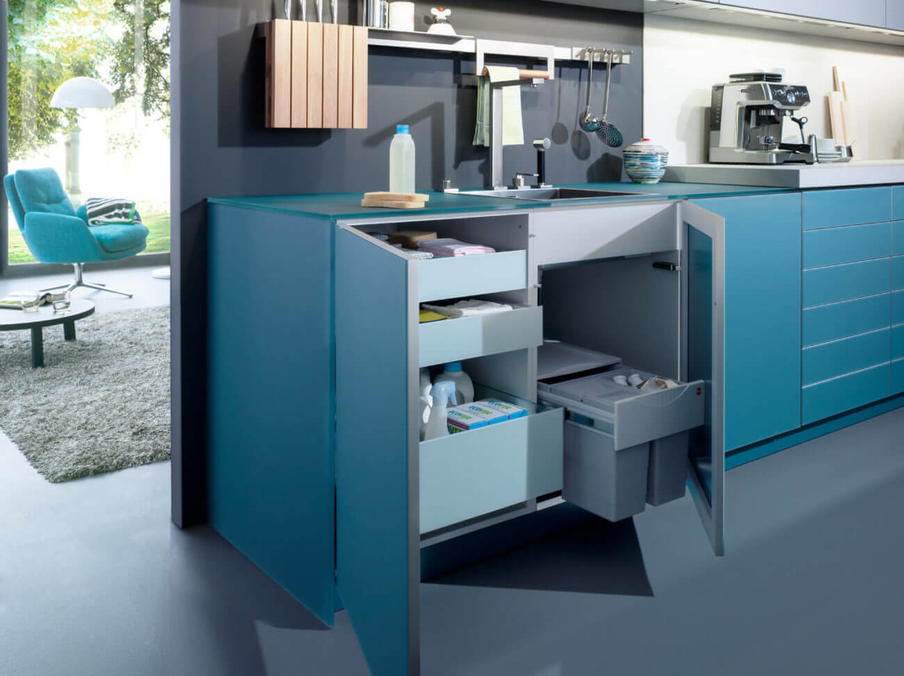 Blaue Küche mit grauer Wandfarbe: Ideen & Bilder von Leicht - Küchenfinder