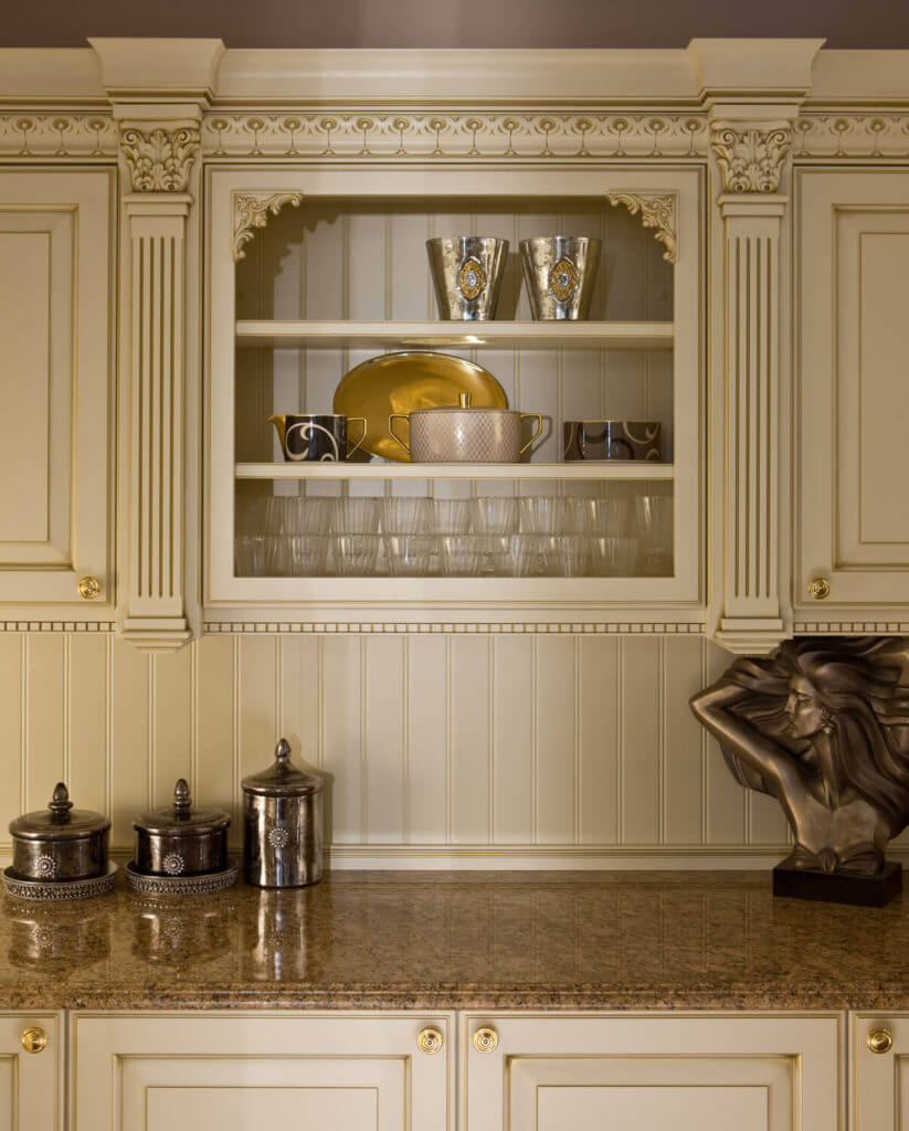 Moderne Landhausküche mit Kochinsel: rustikale Tradition trifft moderne