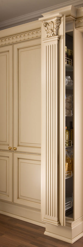 Moderne Landhausküche mit Kochinsel: rustikale Tradition trifft moderne