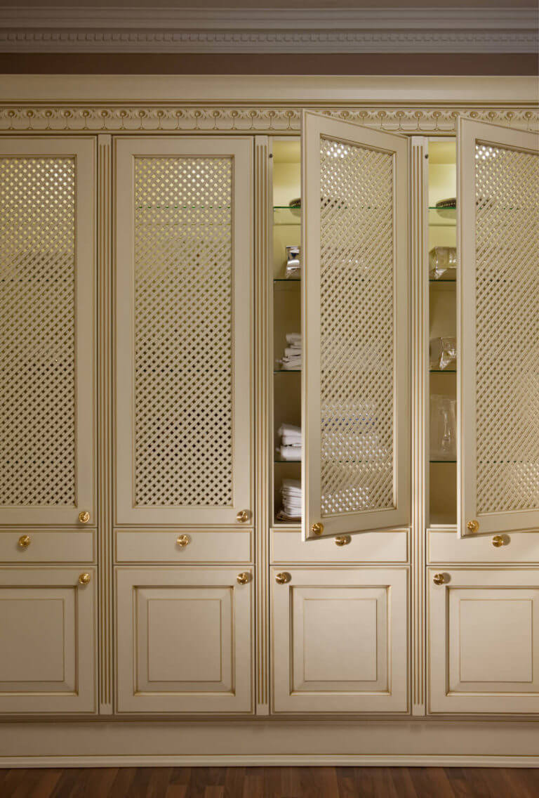 Moderne Landhausküche mit Kochinsel: rustikale Tradition trifft moderne