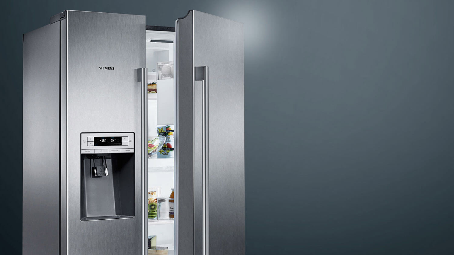 Side-by-Side Kühlschrank von Siemens mit Eiswürfel-Funktion. Foto: Neff