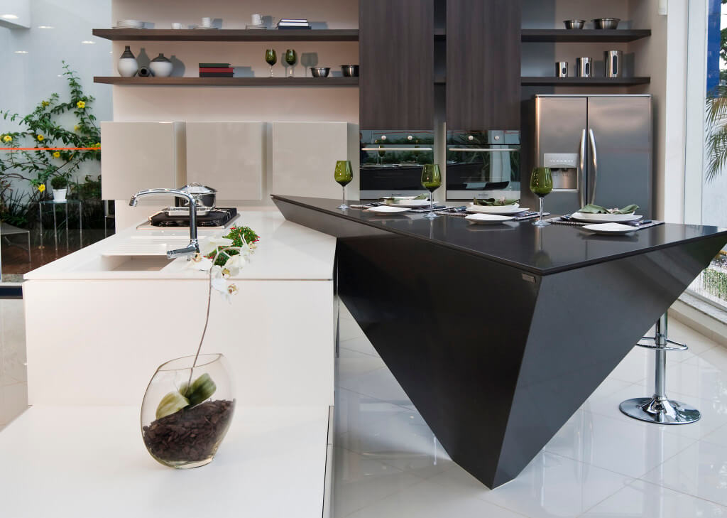 Eine ganz besondere, schwarze Kochinsel aus Silestone. Foto: Silestone