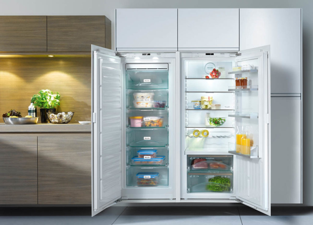 Side-by-Side-Kühlschrank in respektabler Größe: Gefrierschrank FNS 35402i (links) und Kühlgerät K 35473 iD für die 140 Zentimeter hohe Einbaunische. Foto: Miele