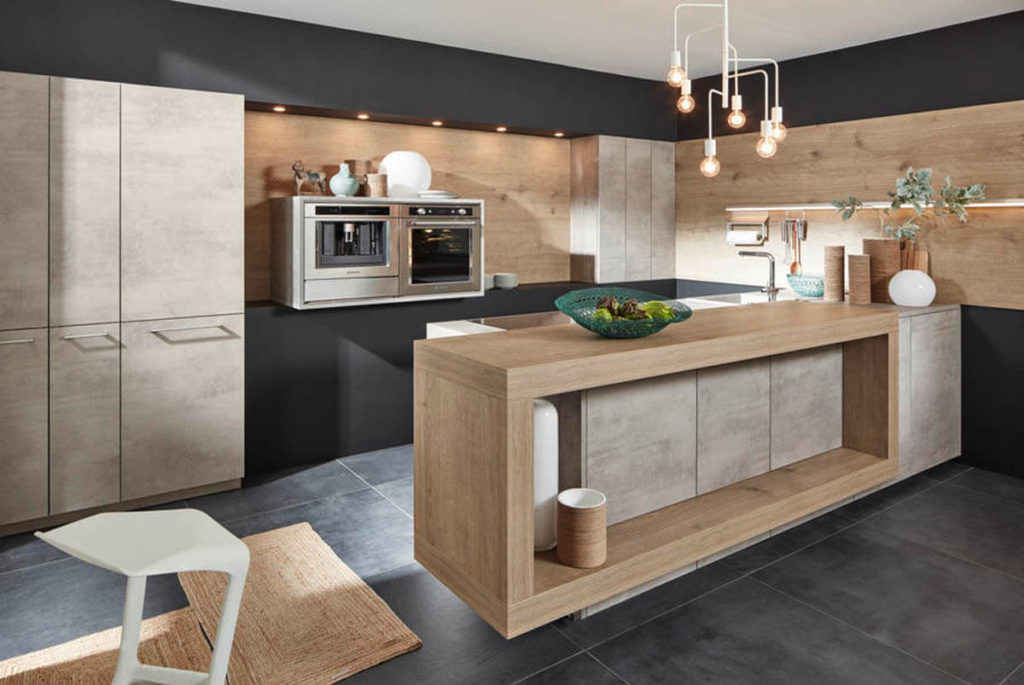 Helle, beige Nolte Küche in Beton Optik (Stone Beton grau) mit Holzelementen in Steineiche. Foto: Nolte