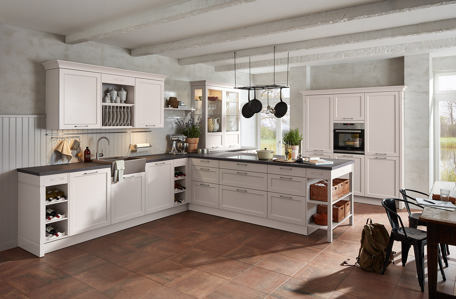 Küche mit Halbinsel: Offene Küche für kleine Räume - Küchenfinder