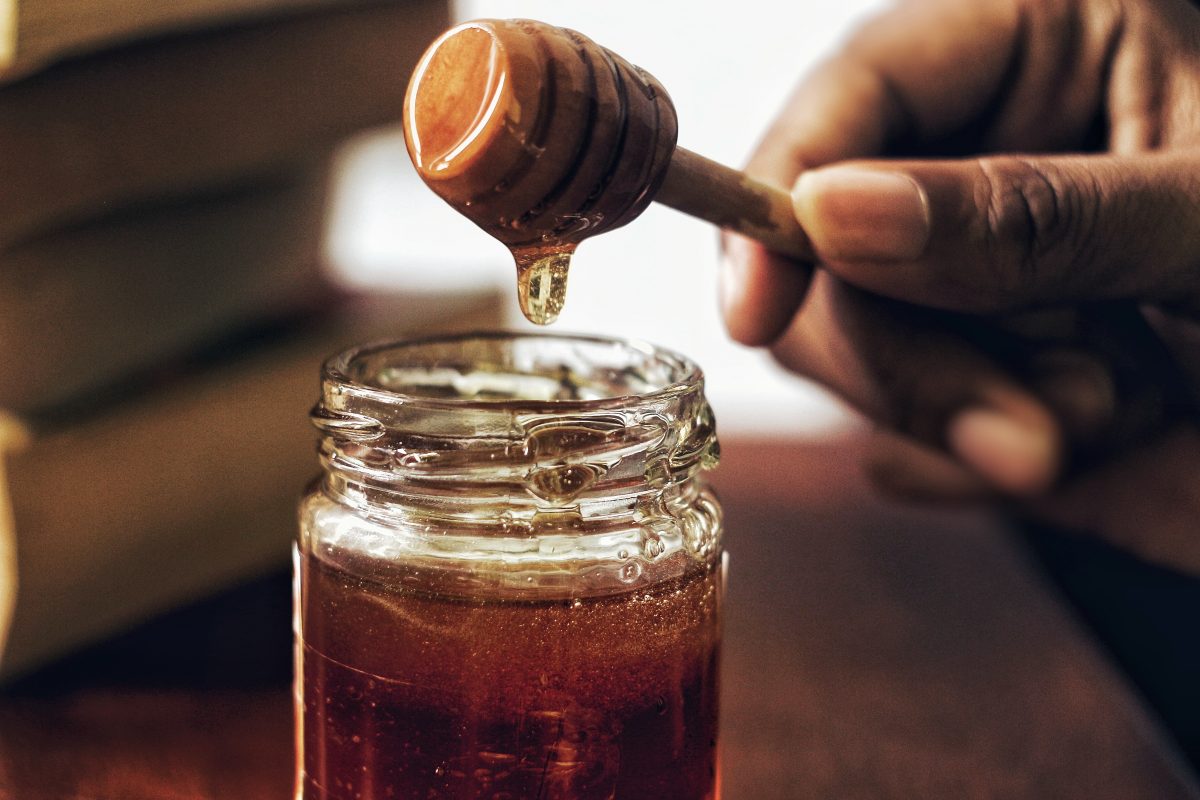 Honig hält lange, ist ein gesundes Süßungsmittel und wirkt antibakteriell