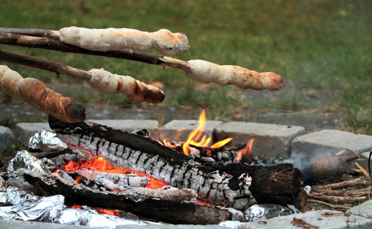 Stockbrot vom Grill zubereiten - Küchenfinder