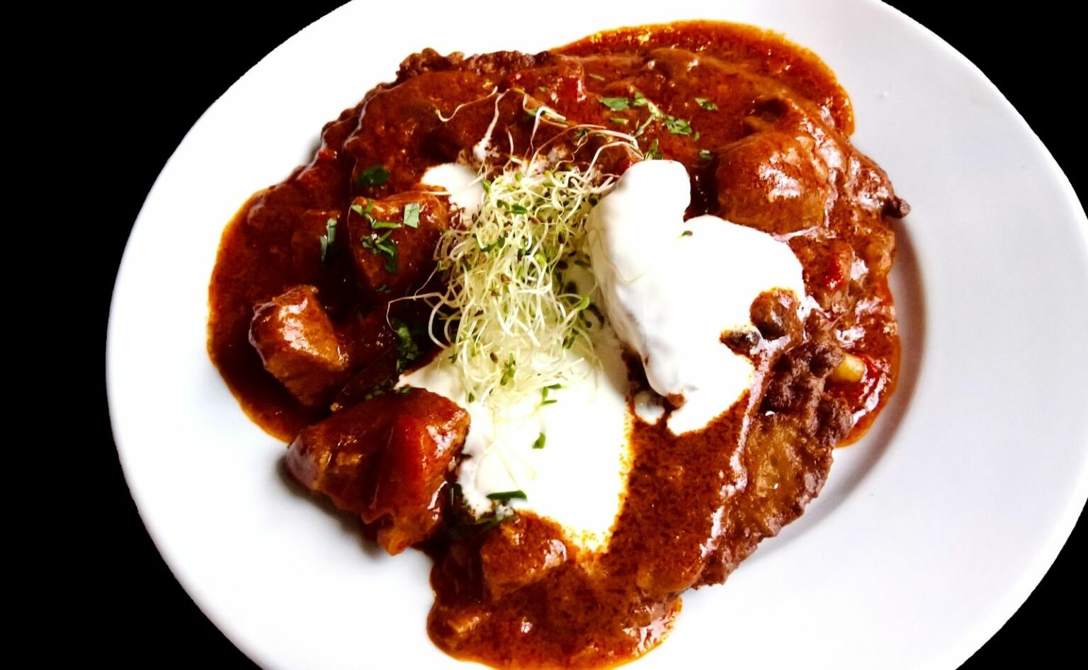Wie wird Gulasch besonders zart und lecker? Küchenfinder