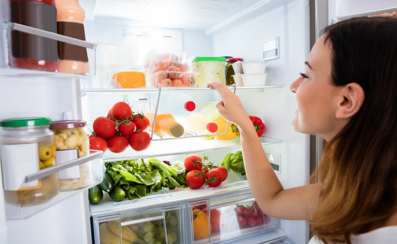 Kann man noch warmes Essen in den Kühlschrank stellen?