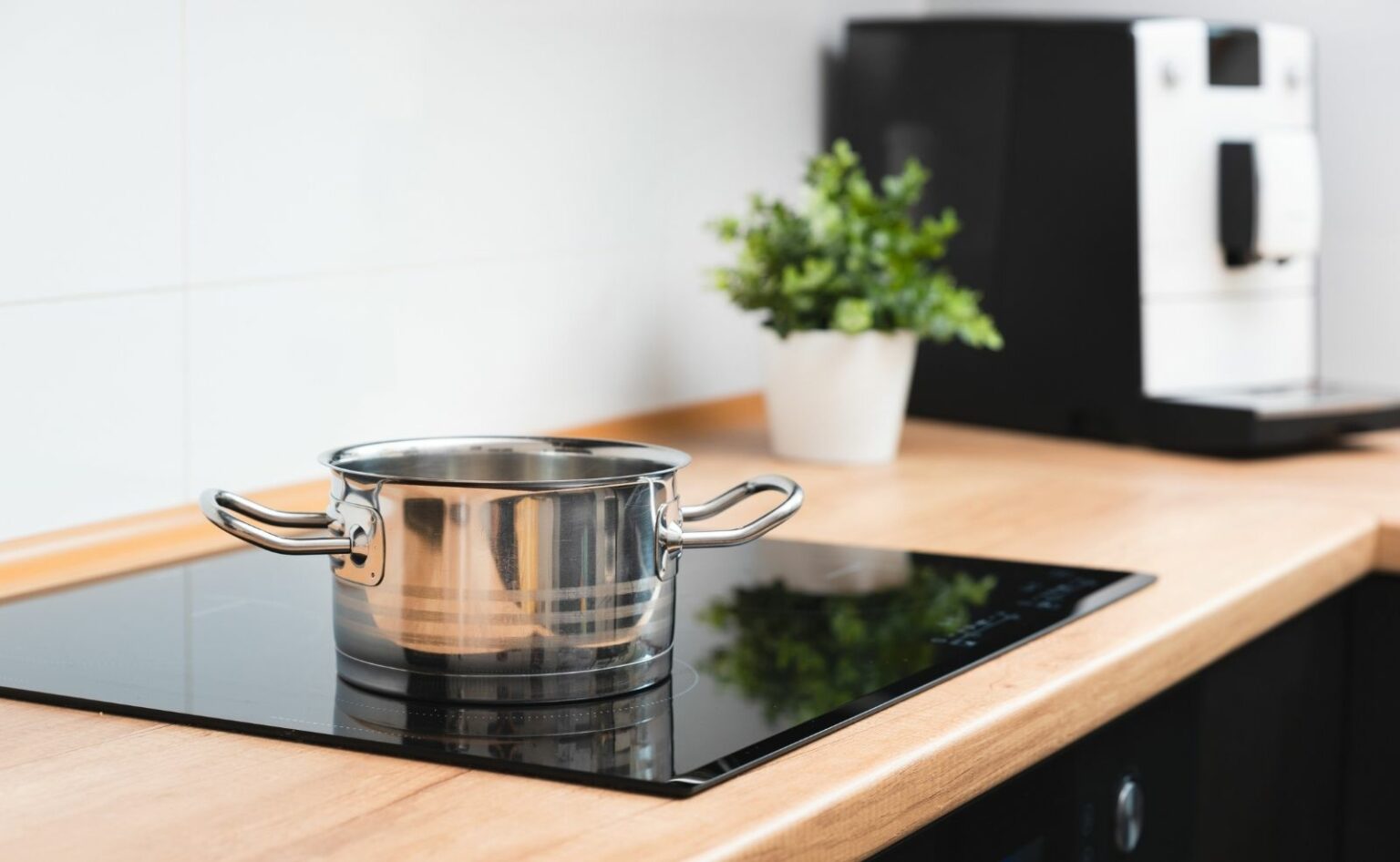 Töpfe für das Induktionskochfeld Welches Kochgeschirr sich zum Kochen? Küchenfinder