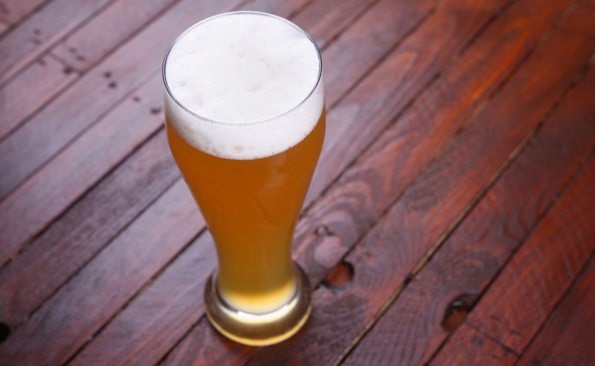 Bei einem Weizenbier hat man eine deutlich stärkere Schaumentwicklung als bei den zuvor genannten Biersorten