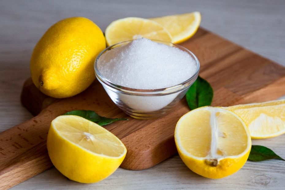 Zitronensäure hilft gegen Kalkablagerungen auf Gläsern