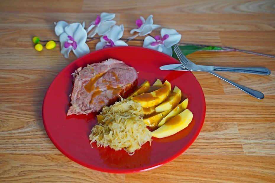 Kassler mit Sauerkraut und Kartoffeln