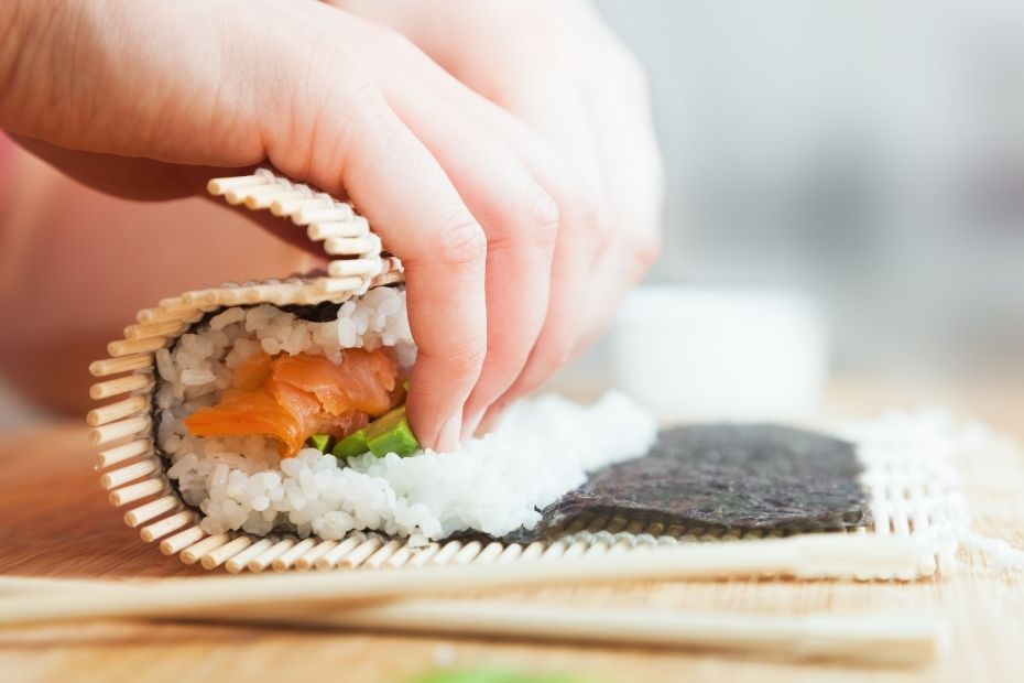 Sushi wird gerollt