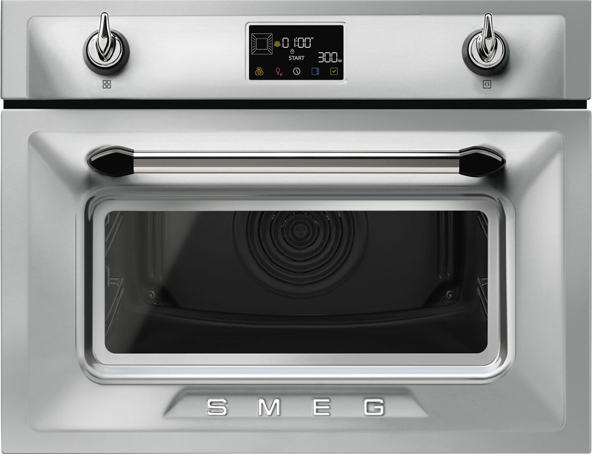 Retro trifft Technik: Der 45 cm hohe Kompaktbackofen aus der Smeg Victoria Linie bringt nostalgisches Design im Stil der 50er Jahre in die moderne Küche – mit runden Knebeln, markanten Griffen und hochwertiger Verarbeitung. Foto: Smeg