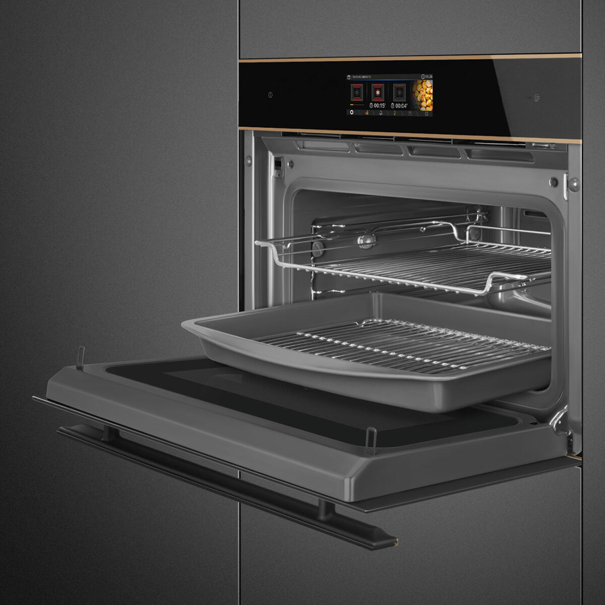 Der Smeg Backofen aus der Dolce Stil Novo Linie begeistert mit edlem Schwarzglas, Touchdisplay und hochwertigem Zubehör. Foto: Smeg