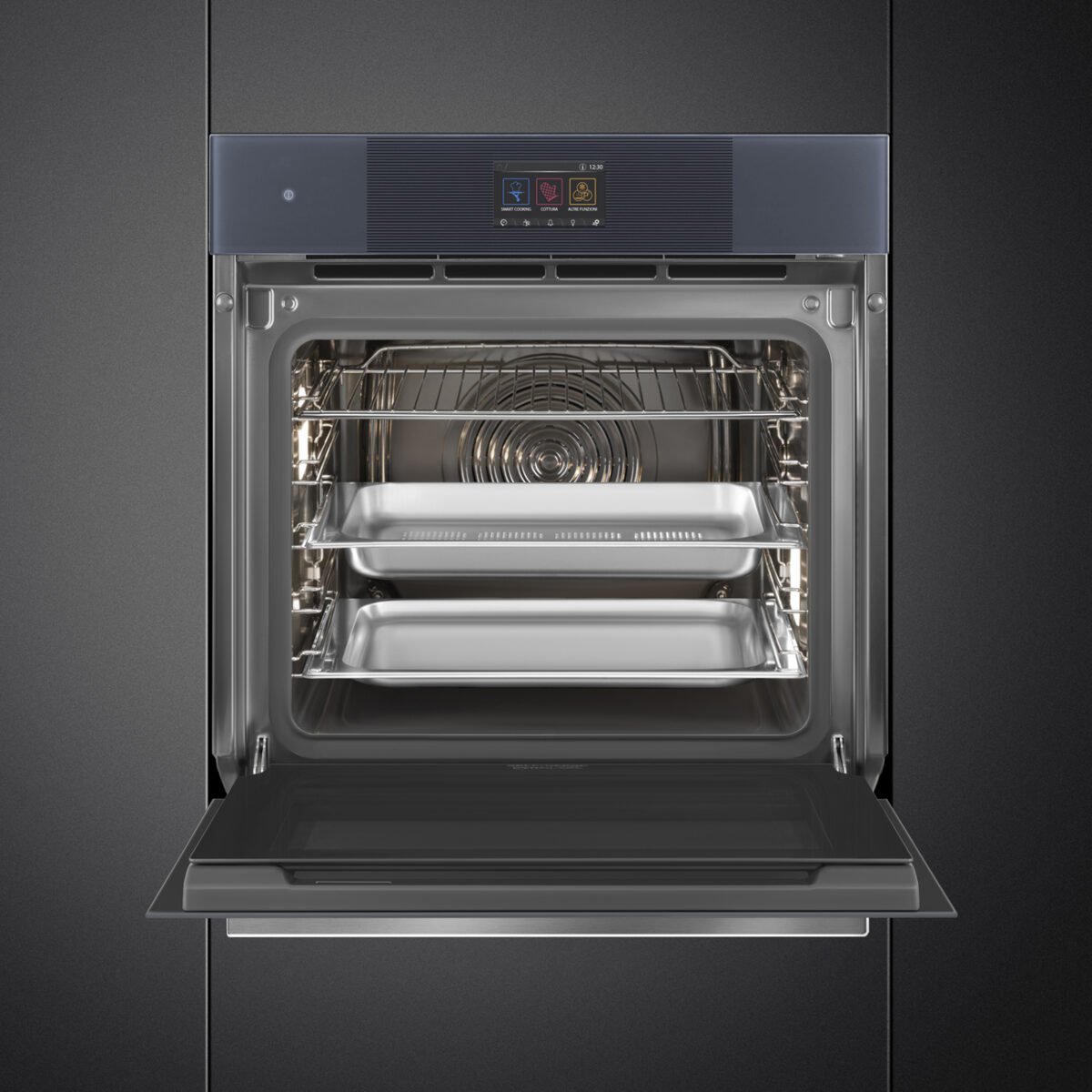 Der Smeg Backofen aus der Linea Designlinie besticht durch klare Linien, verspiegeltes Glas und intuitive Bedienung – ideal für puristische Küchengestaltung. Foto: Smeg