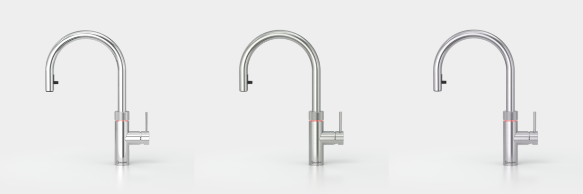 Drei Quooker Flex Wasserhähne in Chrom, gebürstetem Edelstahl (RVS) und Voll-Edelstahl – mit ausziehbarem Schlauch für mehr Bewegungsfreiheit an der Spüle.