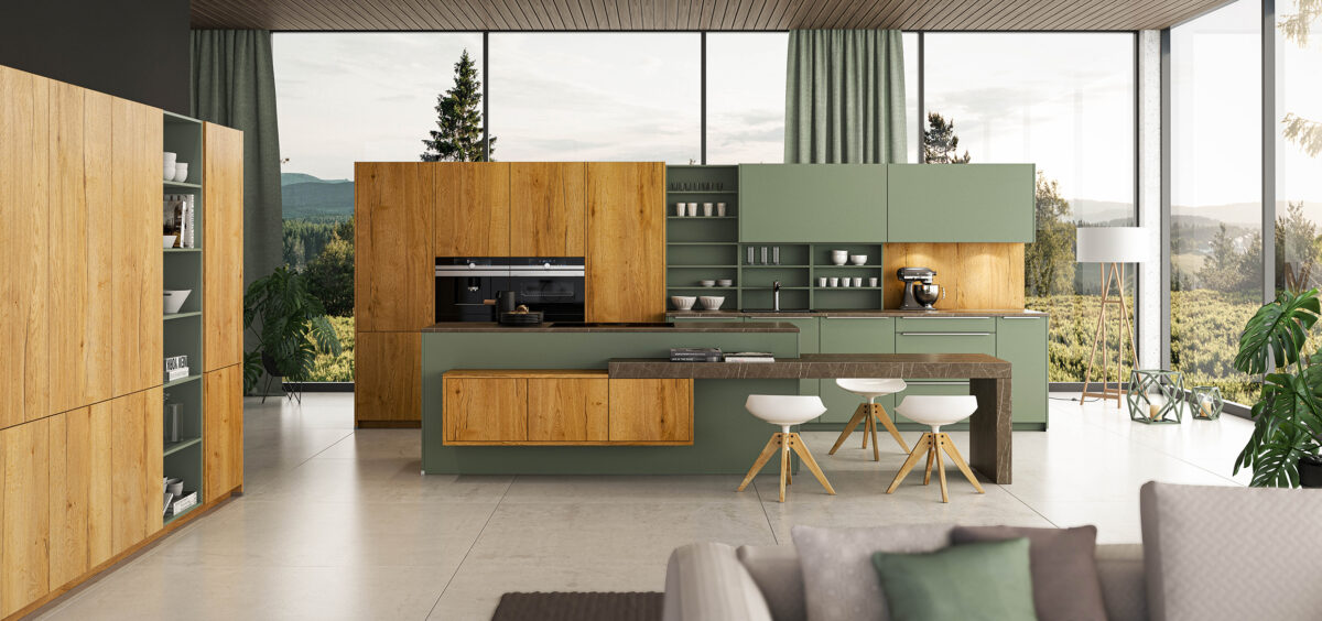 Trendige Wohnküche mit pastellgrünen Fronten und Holzelementen in harmonischem, modernen Design.