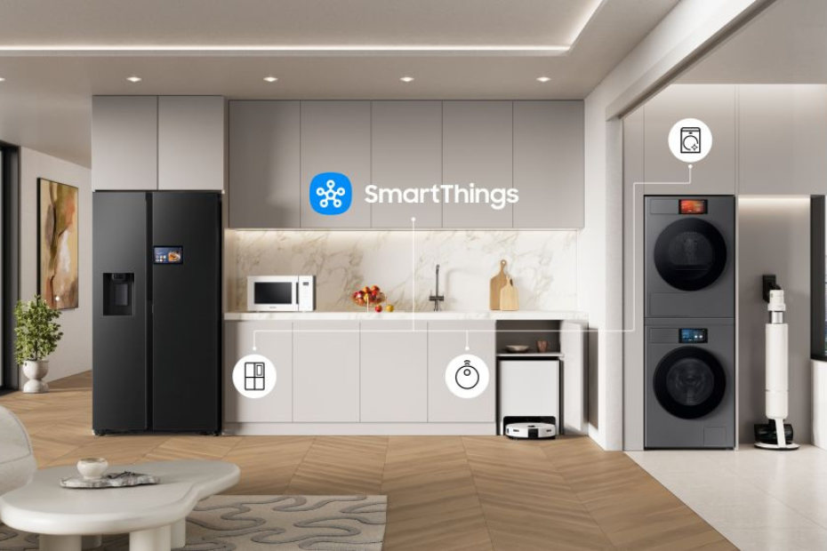 Vollständig vernetzte Küche mit Samsung Kühlschrank, Geschirrspüler und SmartThings App-Steuerung.