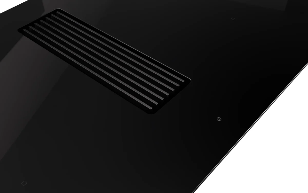 Detailaufnahme des Novy Easy Prestige 1866 Kochfeldabzugs mit schwarzen Lamellen und glatter Glasoberfläche