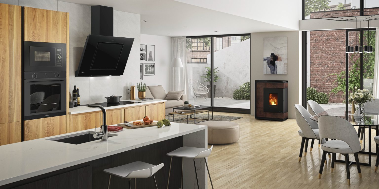 Helle Wohnküche mit großem Fenster und ORANIER Boreas Aqua Kamin als modernes Wärmezentrum.