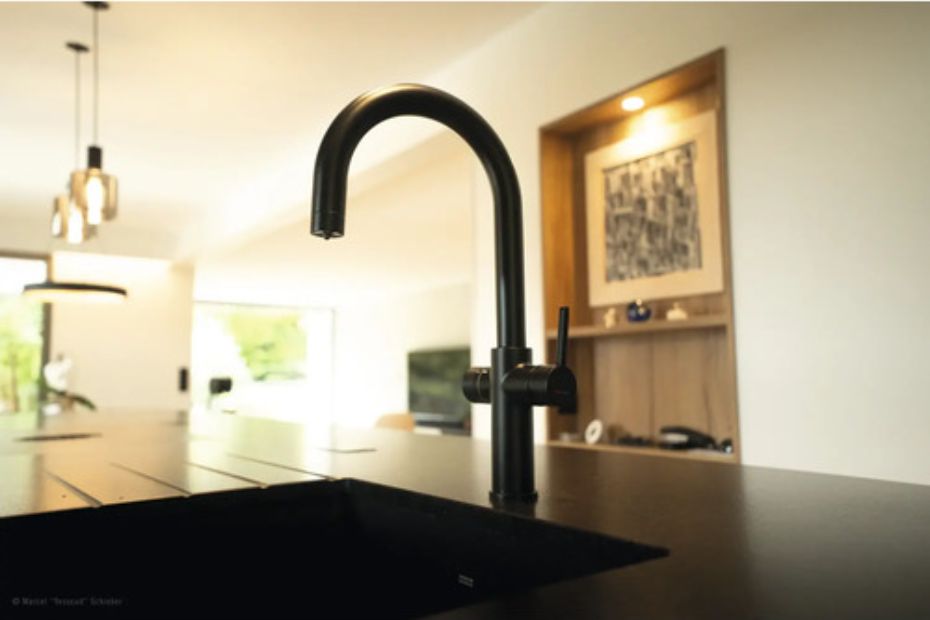 Detailaufnahme der KEO SØDA Armatur mit separatem Hebel für Sprudelwasser