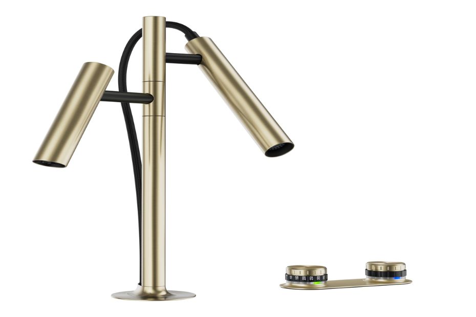 Goldene 6-in-1 Küchenarmatur Blanco Choice Luneoo-S mit textilem Schlauch und separatem Steuerungsknopf für gefiltertes Wasser.