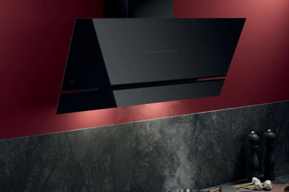 Schwarze Electrolux Dunstabzugshaube mit Glasfront als Produktbild
