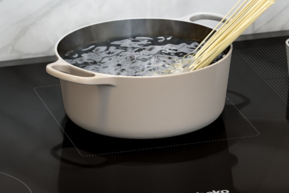 Beko Induktionskochfeld mit Topf und kochenden Spaghetti